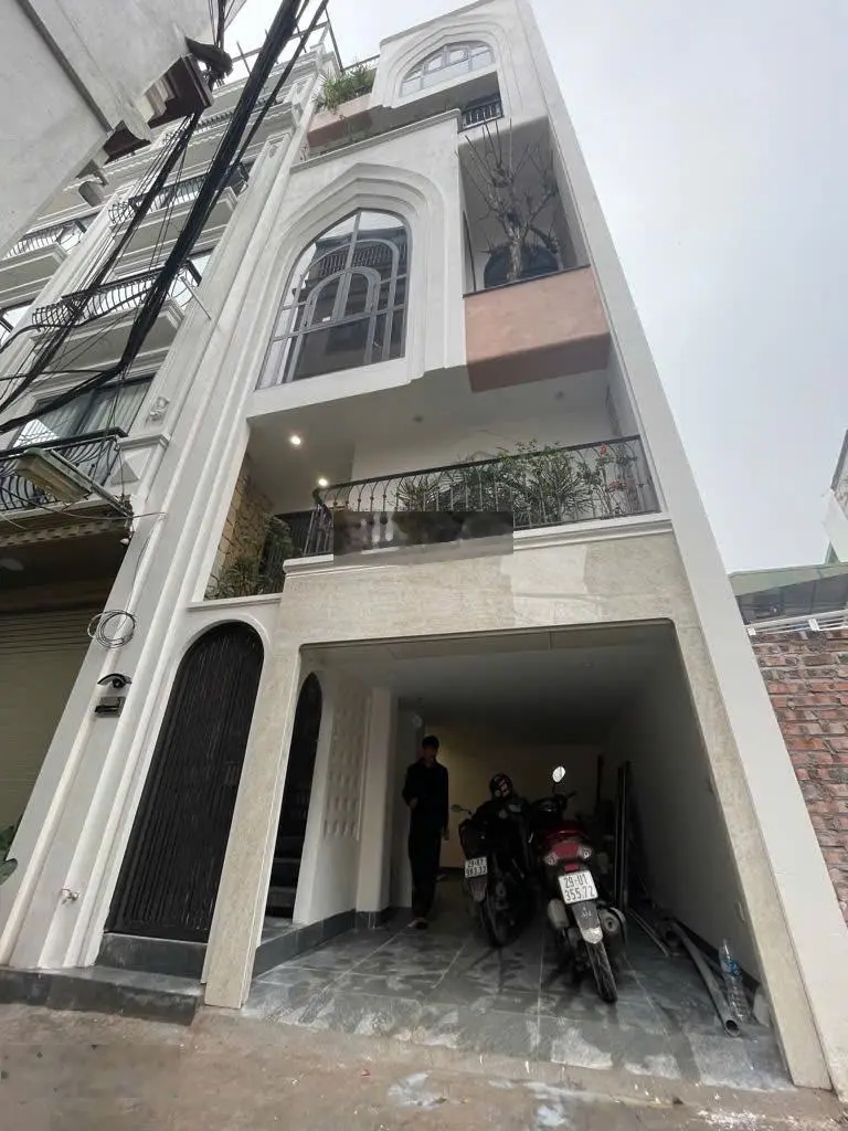 Bán nhà Phố Trạm Long Biên ga ra ô tô full nội thất DT 35m2 6tầng giá 7.96 tỷ LH 0988009316 xem nhà