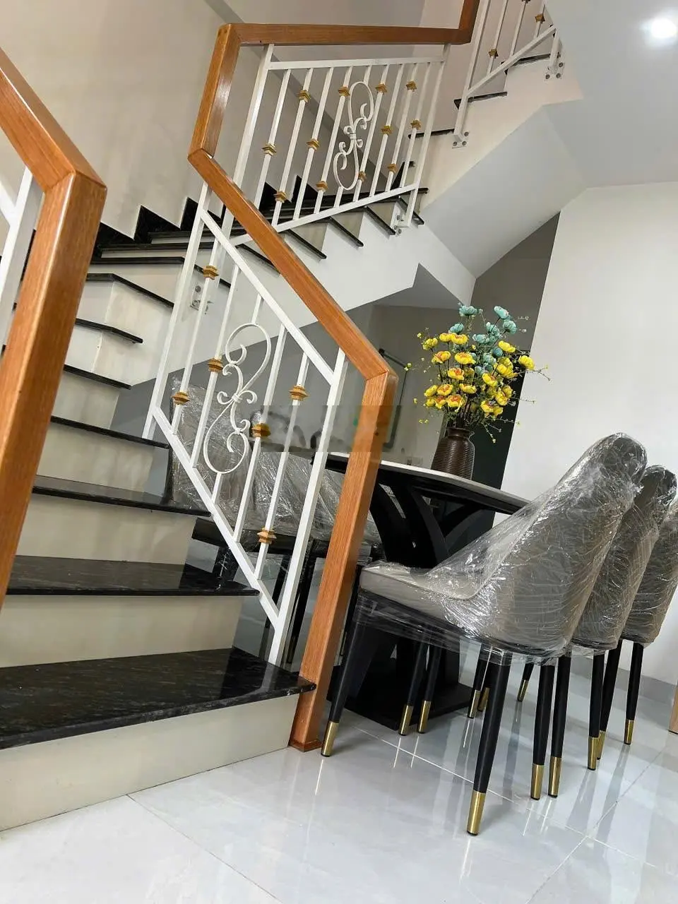 Bán nhà 3 tầng kiệt Nguyễn Chánh, gần biển, tuện ích xung quanh đầy đủ