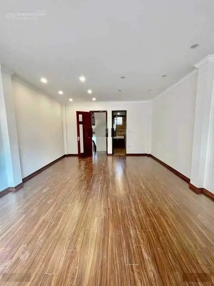 Bán nhà Ô Cách - 5 tầng - oto đỗ cửa - giá f0 , bán kính trường, chợ, bv đa khoa, công viên 300m