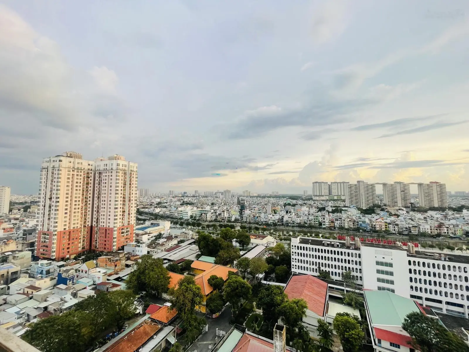 Bán căn hộ 3 phòng ngủ 135m2 khan hiếm - giá tốt - nhiều tiện ích tại đường Trần Hưng Đạo