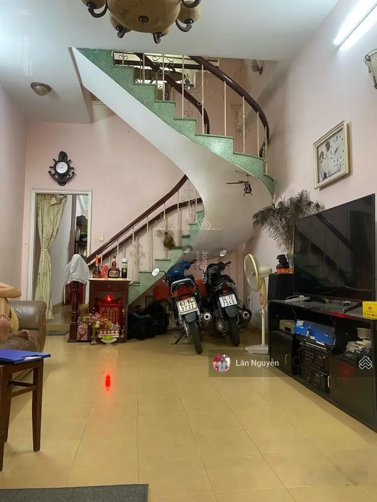 Cực hiếm! Chỉ 8 tỷ có nhà 3 tầng 4x23,5m hẻm xe tải tránh tại Âu Dương Lân Q8