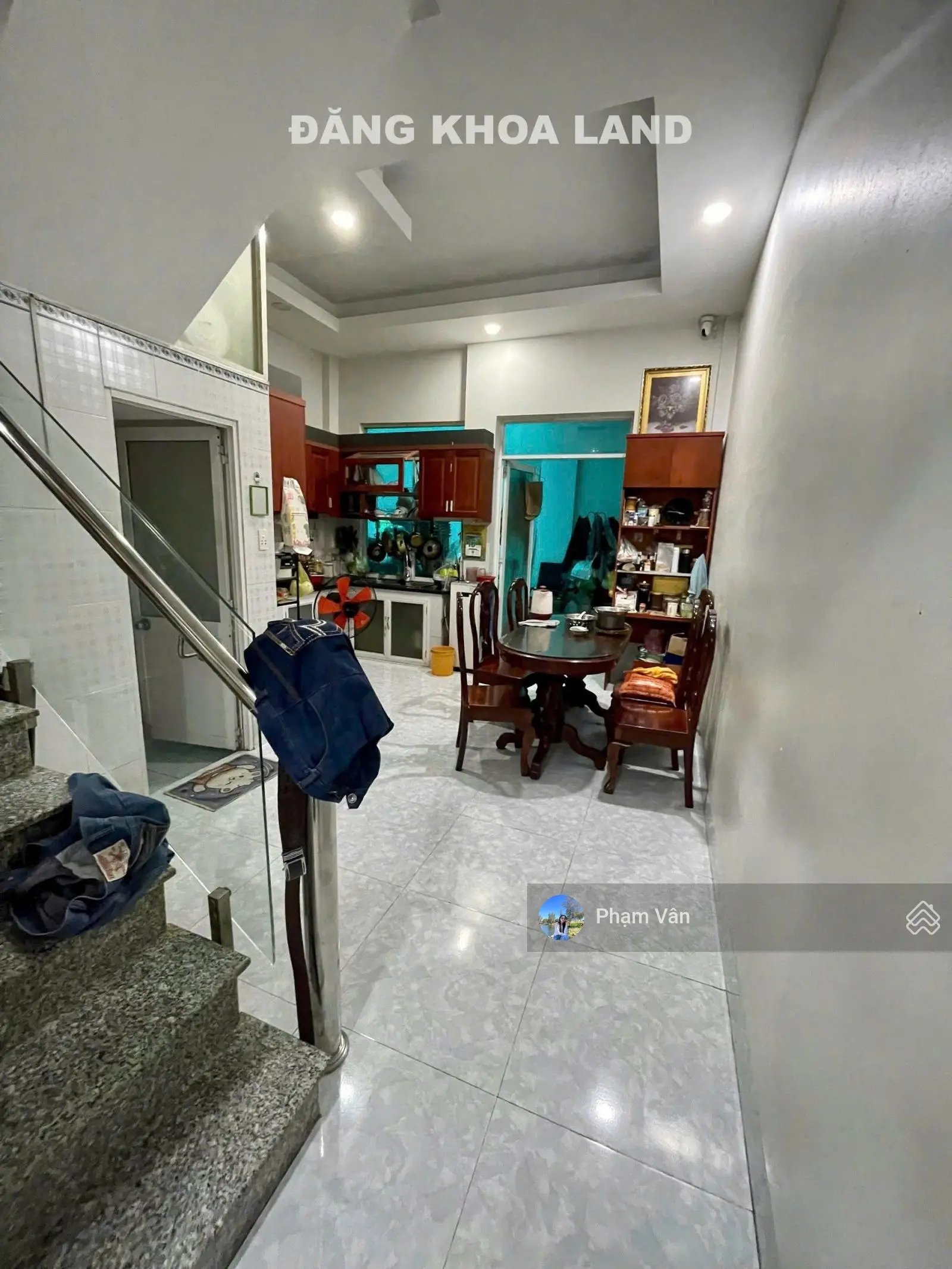 Nhà đẹp 3 Tầng Tk hiện đại, có gara ô tô, sát mặt tiền gần Chung cư Sunview phường Tam Phú. 85m2