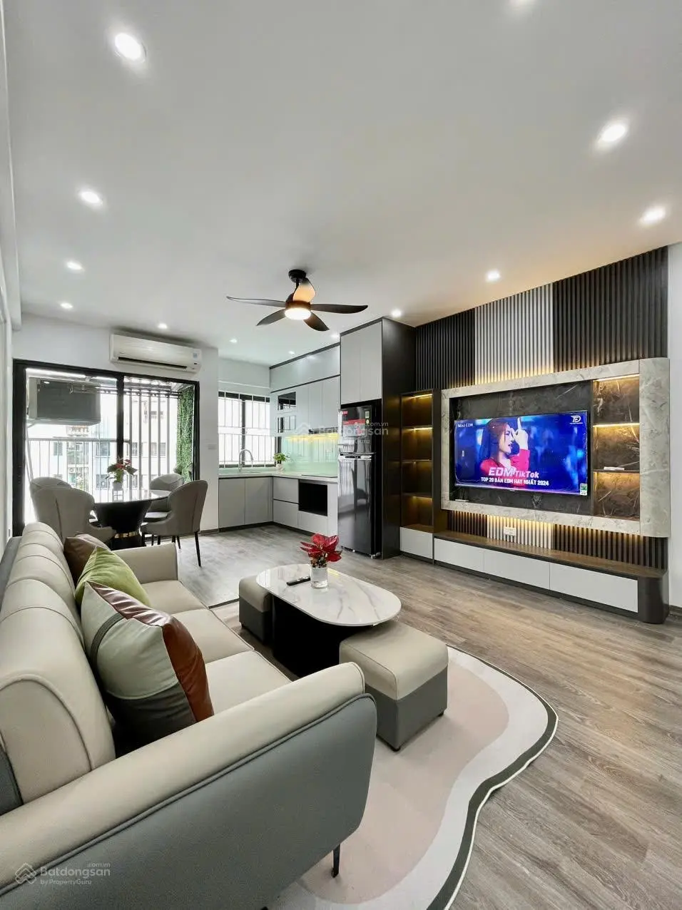 Chính chủ bán căn 3 ngủ, 2 WC toà B1, B2 HUD2 Linh Đàm, nhà đã sắm đầy đủ nội thất mới 100%