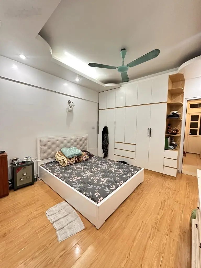 Bán nhà đại cát,liên mạc .dt 42m 5 tầng,ngõ oto tránh ,vào nhà.