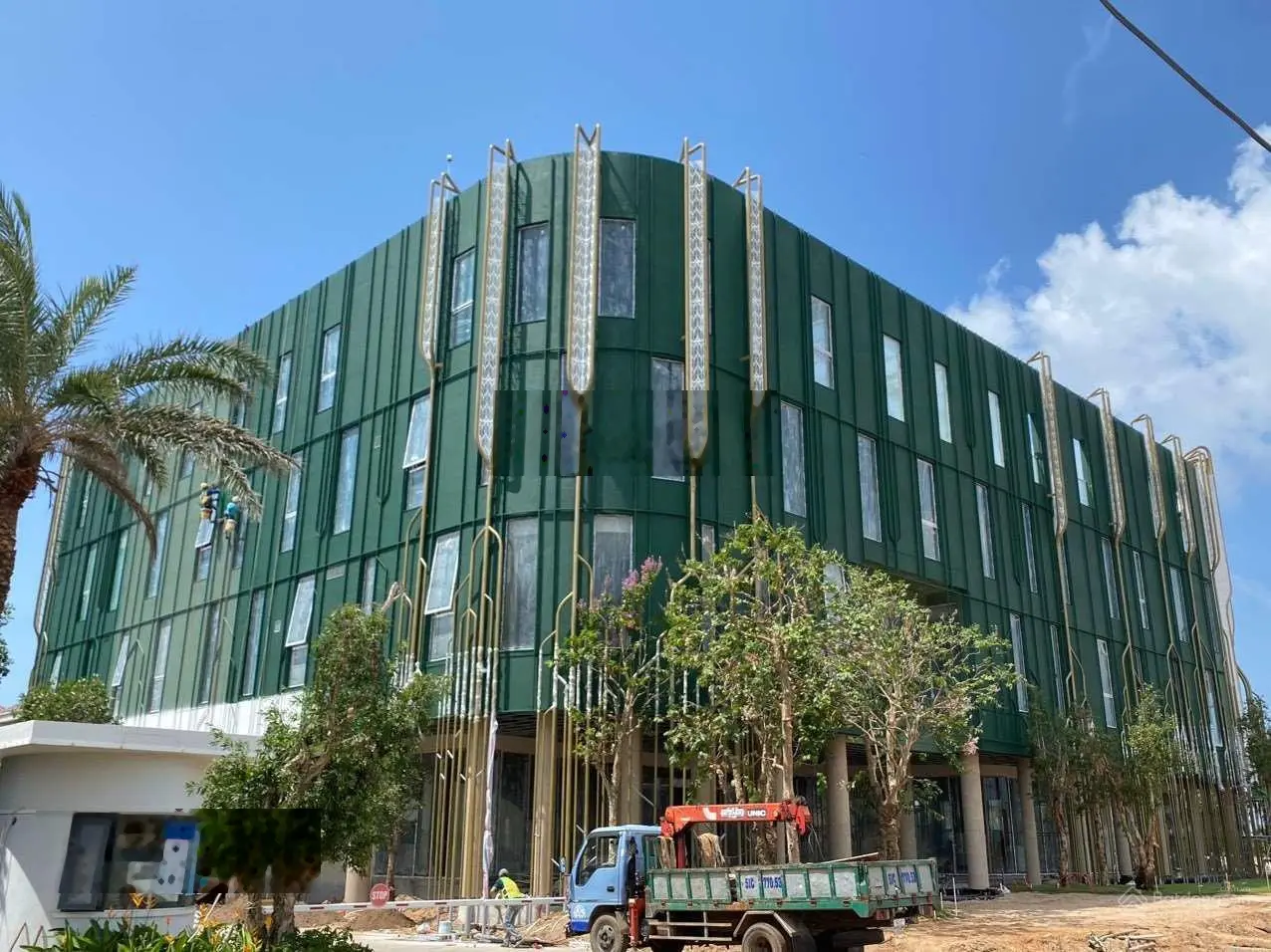 Biệt thự song lập biển 252m2 1T2L - Có sẵn hồ bơi - SHR sở hữu lâu dài. LH: 0931 070 *** Mr Thịnh