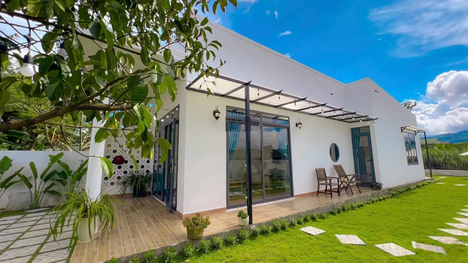 Căn mini Villas Lộc Châu Bảo Lộc nằm cách QL20 chỉ 100 bước chân chỉ xách vali vào ở