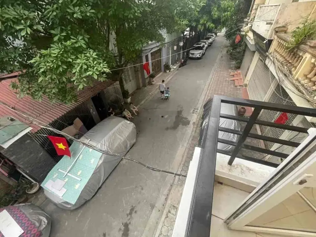 Gia Đình tôi cần bán nhà NGỌC LÂM NGUYỄN VĂN CỪ ô tô tránh vỉa hè