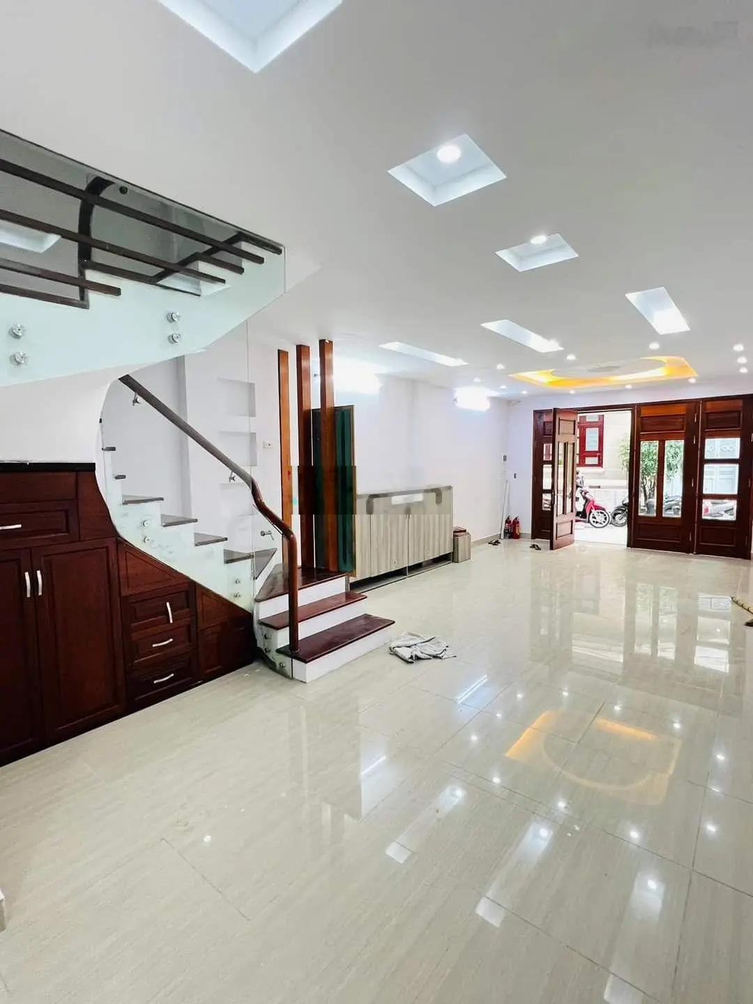 Bán nhà đường Láng - 39m2x 5T x 6,8 tỷ - cách phố chỉ 50m - ngõ 3m - đủ công năng - chỉ về ở