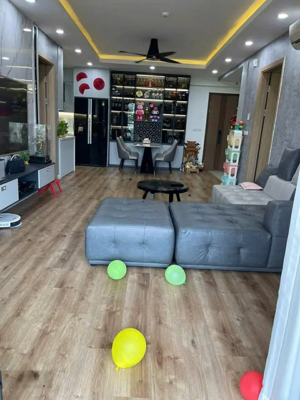 Em cần bán căn hộ 65m2 Toà A10 Nam Trung Yên- Tầng thấp- Giá 5,1ty- View nội khu- Lh 0988 917 ***