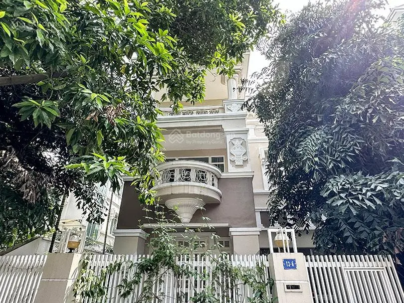 Bán biệt thự sân vườn tại Ciputra, 324m2, 4 phòng ngủ, nội thất cơ bản
