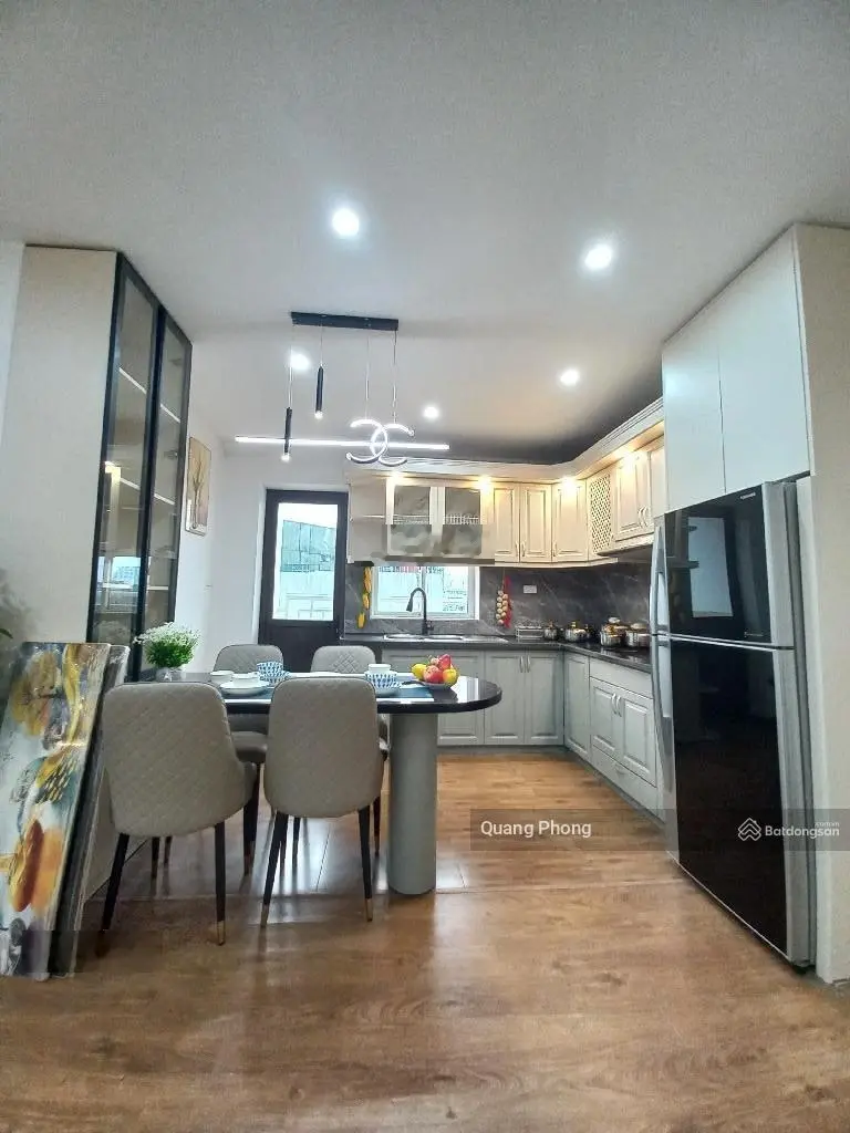 Bán căn hộ chung cư 3 phòng ngủ, gần trường Kinh Tế, Lĩnh Nam, gần Hai Bà Trưng