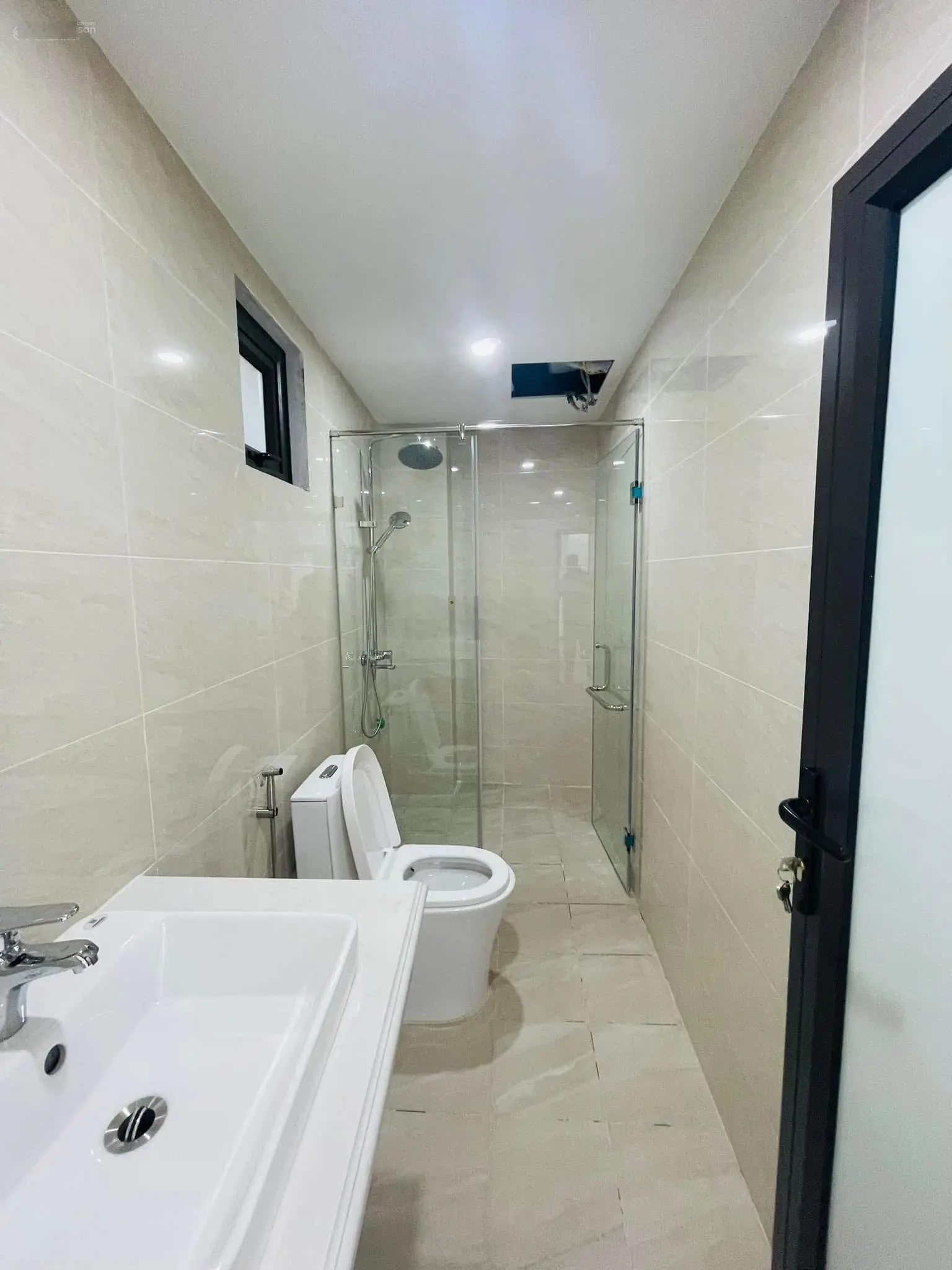 Bán nhà riêng tại Cổ Nhuế, 5,85 tỷ, 31m2, 3PN, 4WC, 5 tầng, pháp lý đầy đủ, ô tô cách 1 nhà