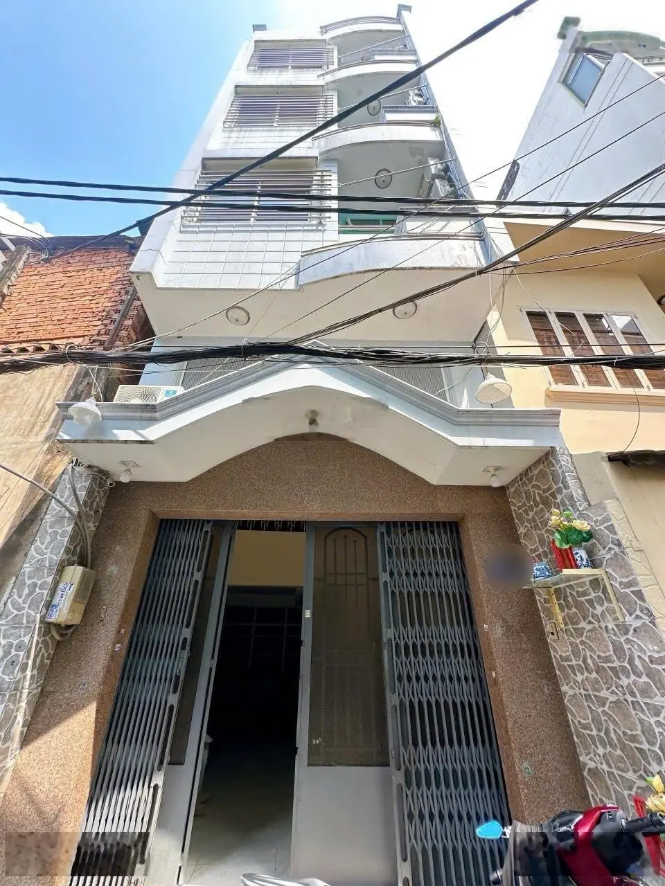 Bán nhà Lạc Long Quân 6 tầng ôtô đậu cửa kề bên chợ vải Tân Bình gần sân bay Tân Sơn Nhất 7,2 tỷ!