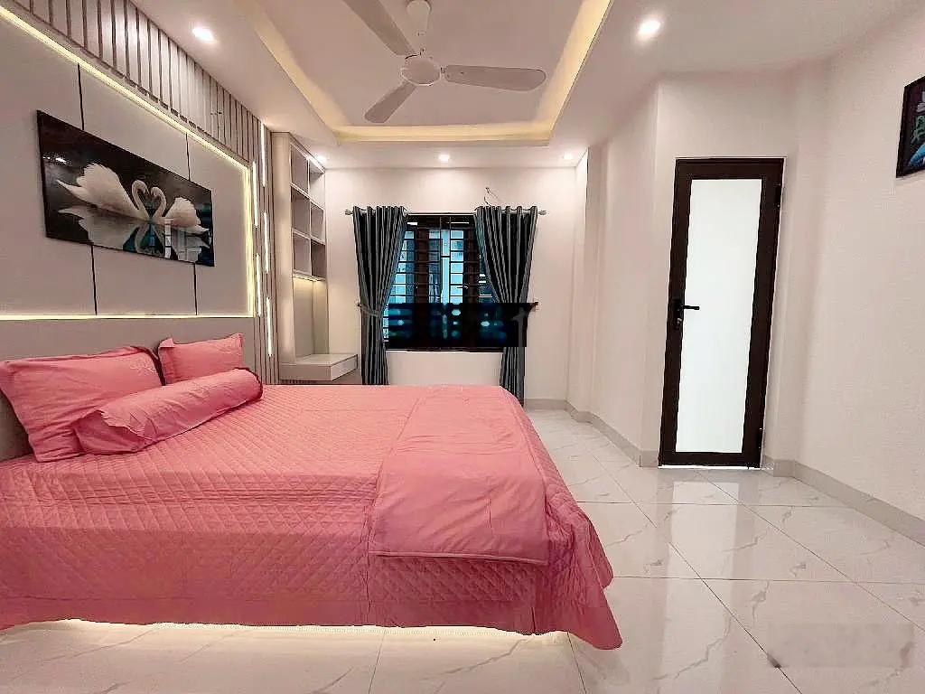 3,85 tỷ Cực phẩm Đại Cát . 5 tầng , MT 6,6m , full nội thất , gần ôtô . Nhà mới koong 0985 387 ***