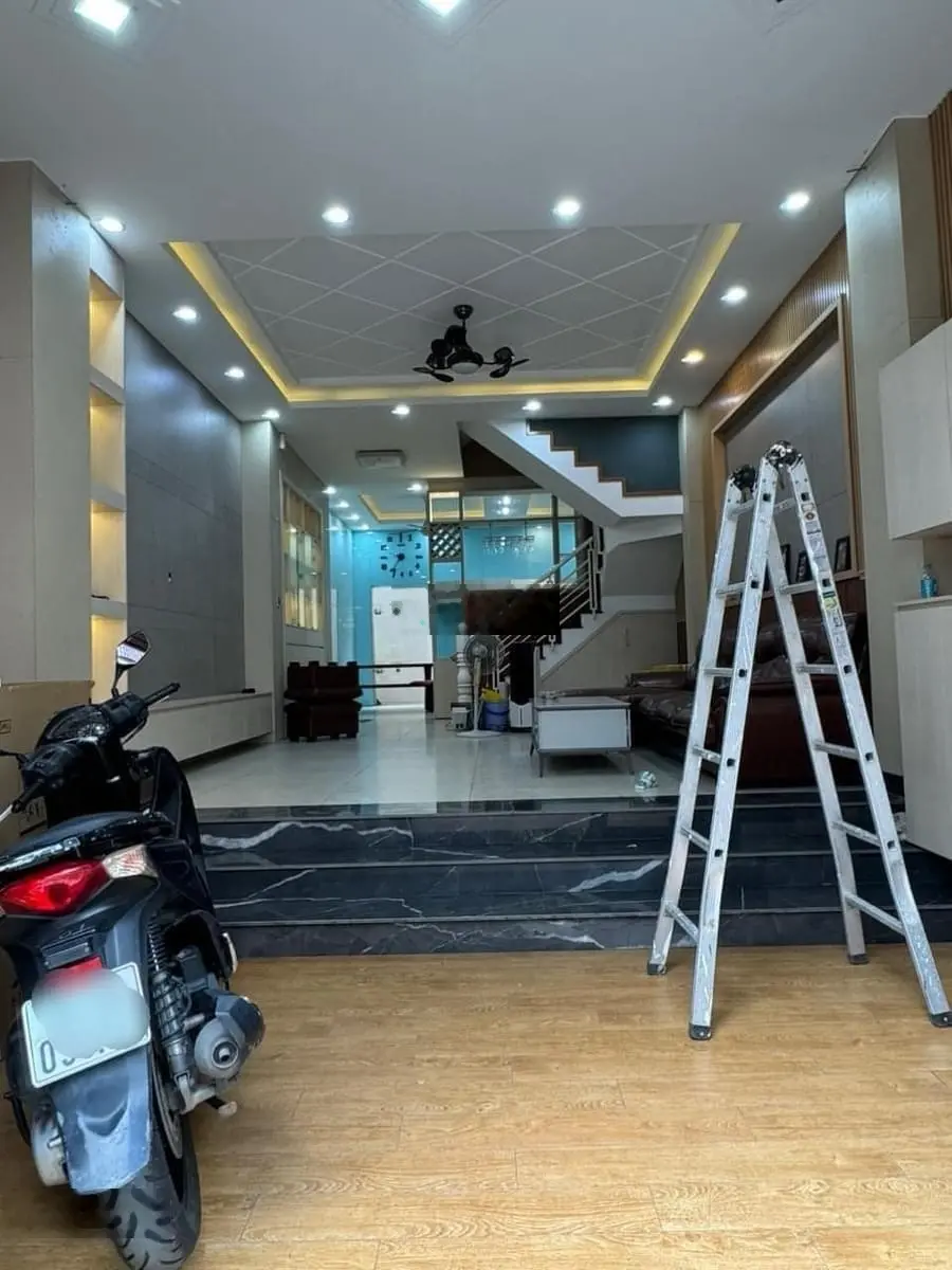 Bán nhà ở mặt tiền đường Cách Mạng Tháng 8, phường 7, Tân Bình, giá 3 tỷ 800 triệu