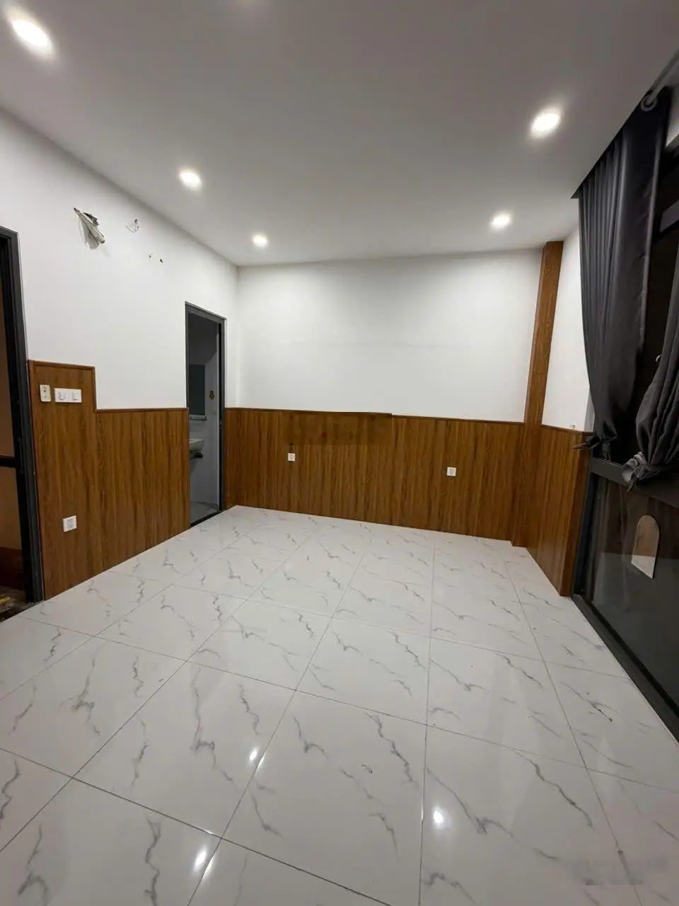 Nhà Mặt tiền Phạm Văn Đồng,XD 22 m2,3 tầng+Sân kinh doanh 18m2, view đẹp, nhiều tiện ích.