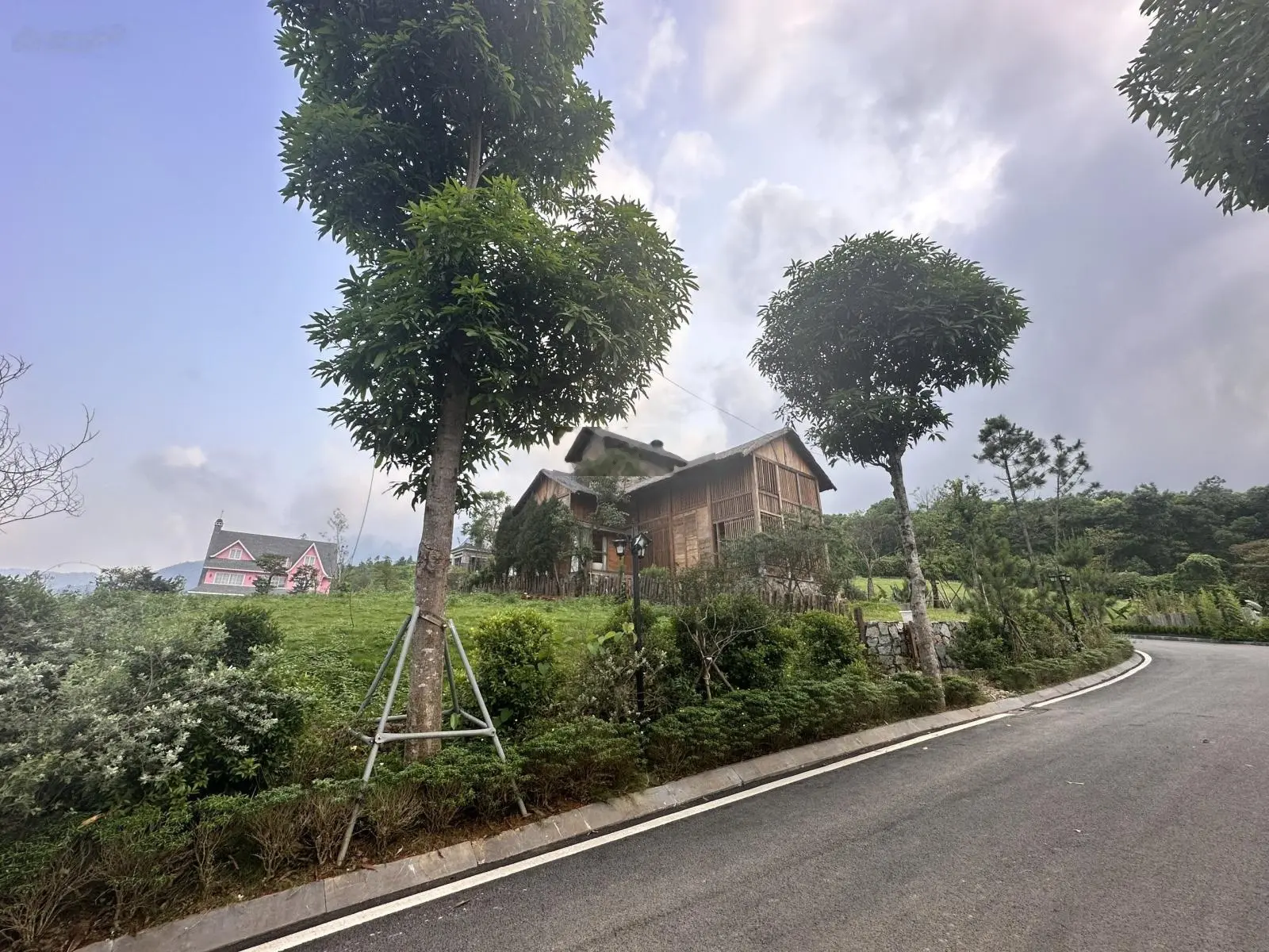 405m2 giá vài triệu/m2. Thỏa sức sáng tạo một biệt thự nghỉ dưỡng trong mơ LH: 0388 237 ***