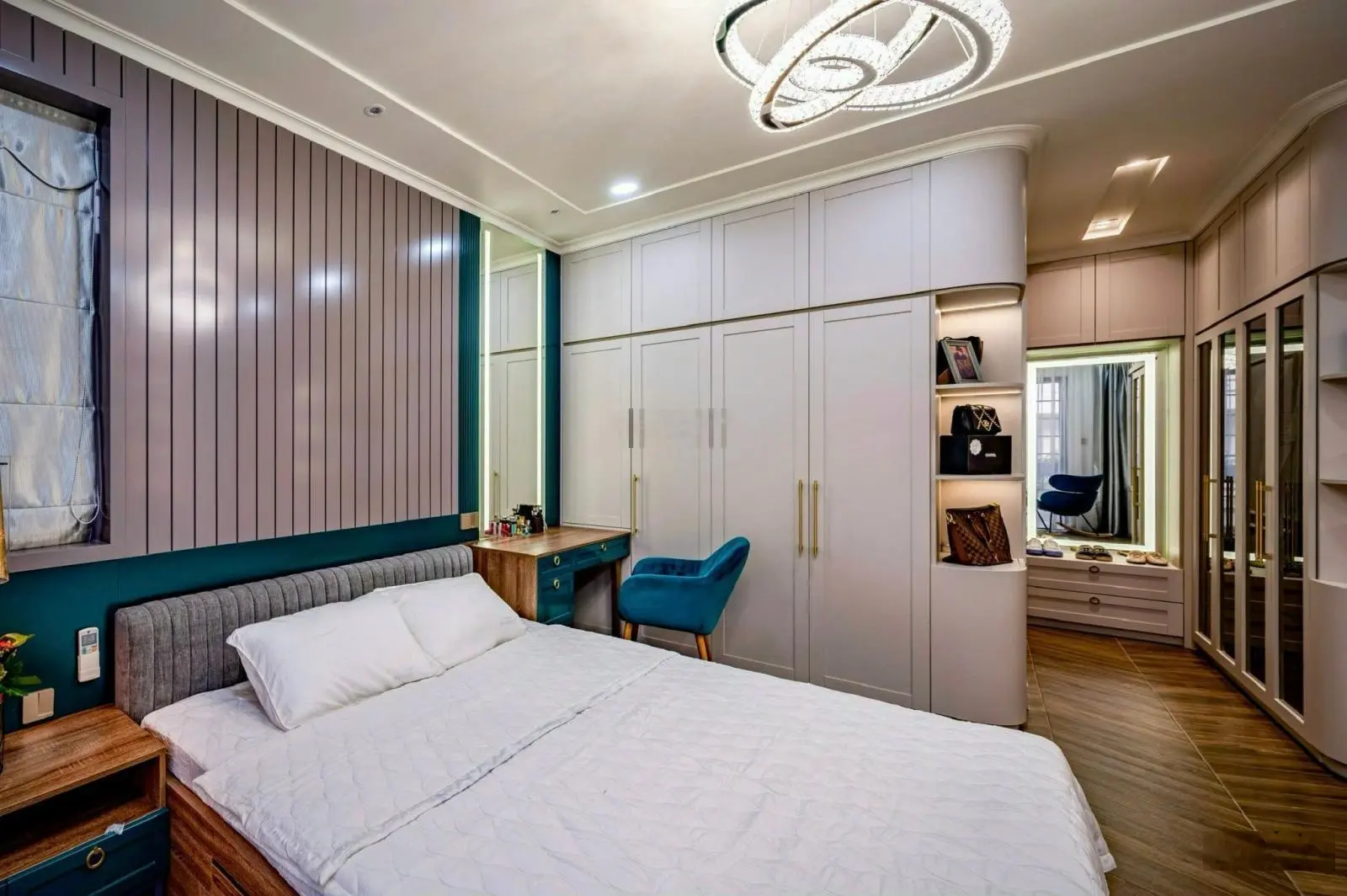 TÔI CẦN BÁN GẤP NHÀ MT TRẦN PHÚ quận 5, ngang 8m , 6 tầng, hdt:110 triệu/m2, Siêu Lời