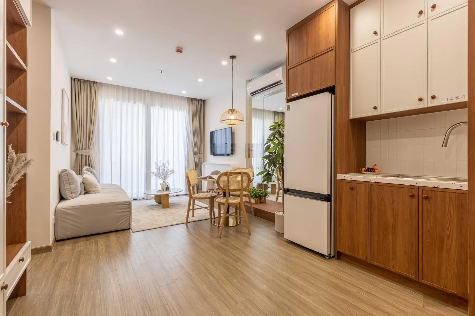 Bán căn hộ 1 ngủ+ 2.6 tỷ full đồ nội thất 43m2 nhận nhà ở ngay tầng trung đẹp ngay VinUni