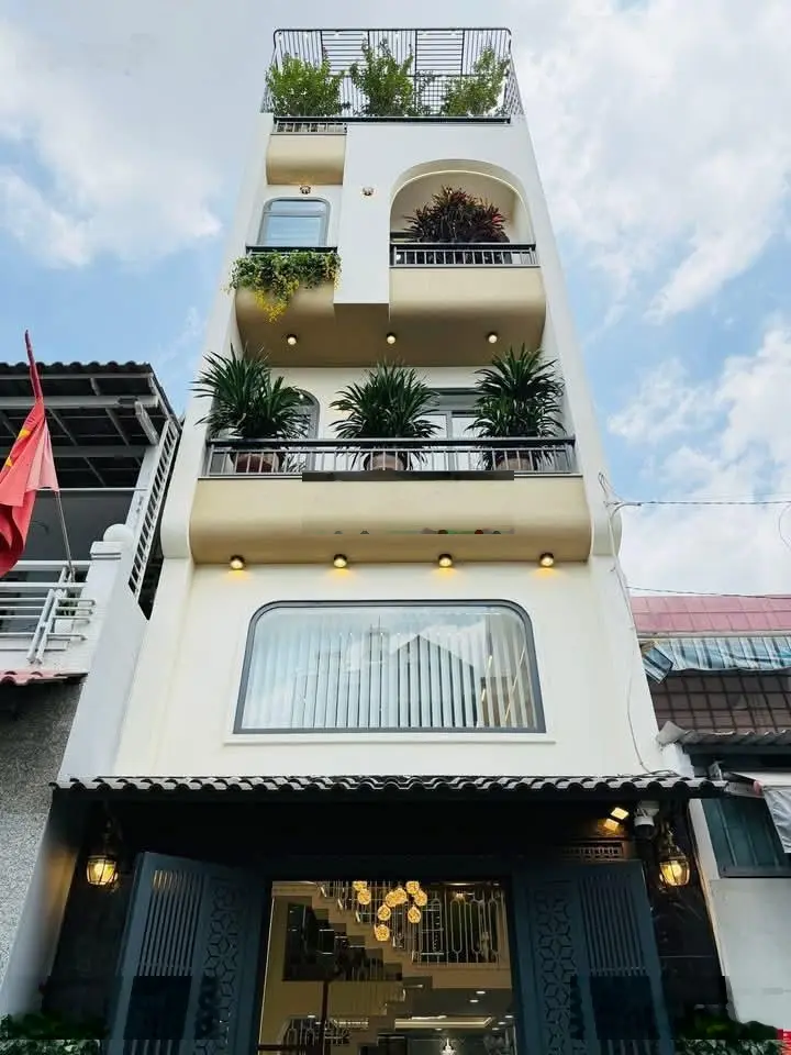 Bán gấp nhà 1/ Lê Thị Bạch Cát , P11 , Q11. DT 114m2 giá 4 tỷ 9.Sổ hồng riêng