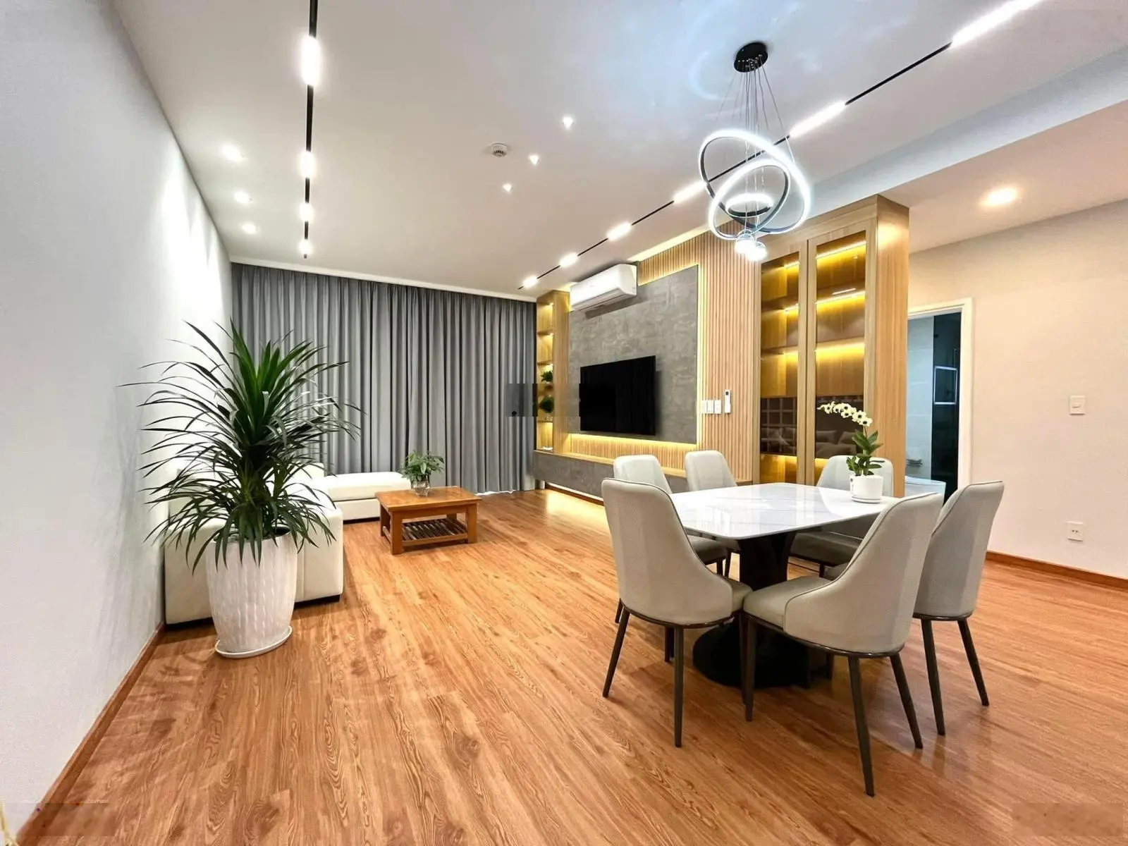 Bán gấp CH Mỹ Phúc, Q. 7 DT 68m2, 2PN 2WC, giá 1tỷ780 đã có sổ kèm full nội thất, view đẹp
