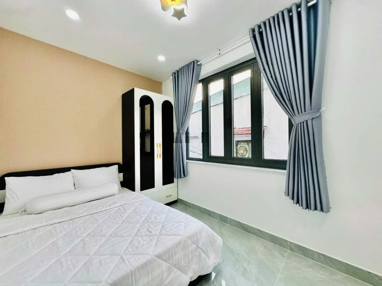 Nhà hẻm Quận 6. Ngay sát THPT Trần Nhân Tông 50m2 vuống vức 2 phòng ngủ. Phường 14 Quận 6 sổ sẵn