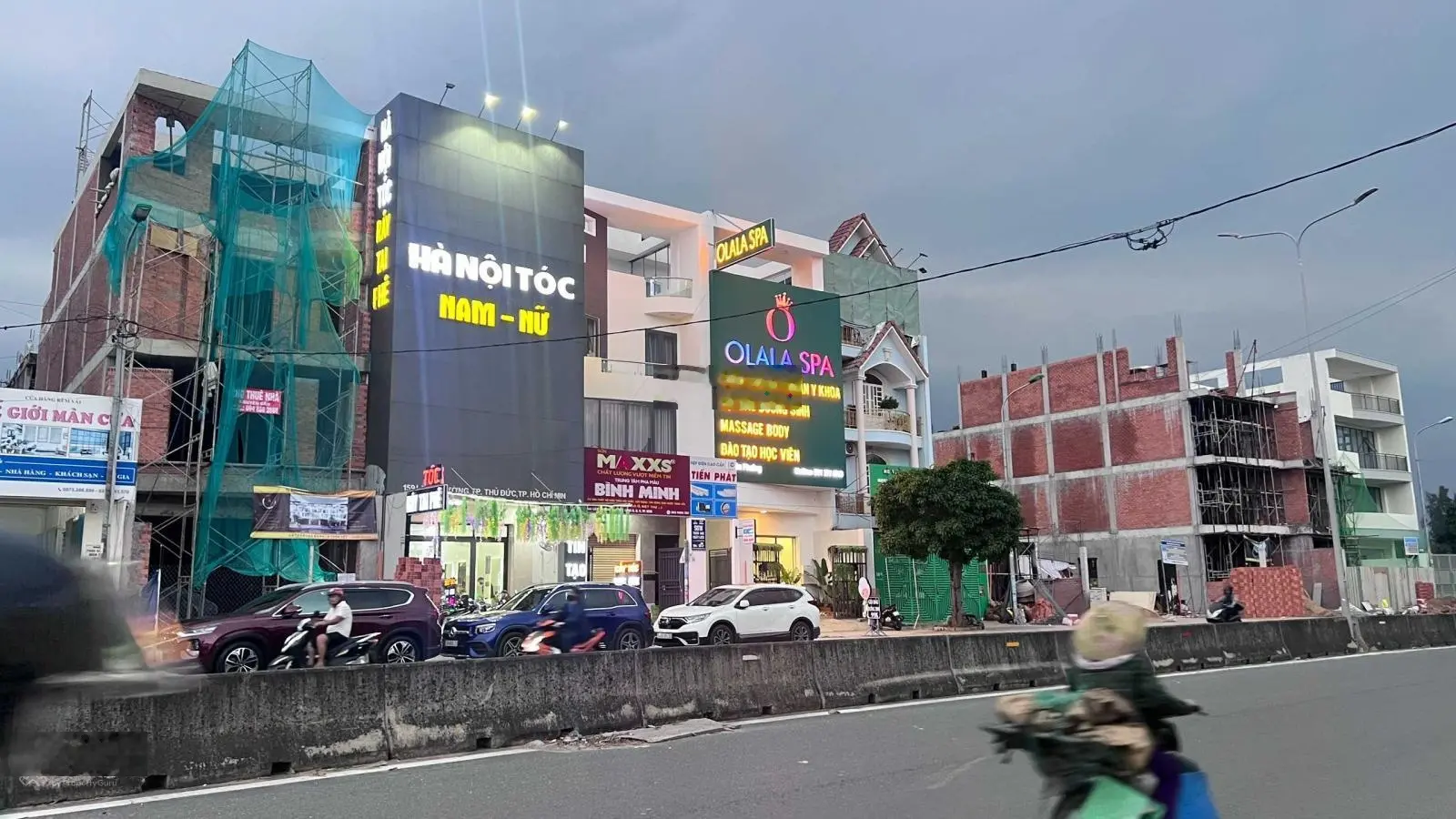 Cực hiếm! Nhà mới xây mặt tiền đường Liên Phường, 126 m2 đất, cách Global City 700m, giá 22,9 tỷ
