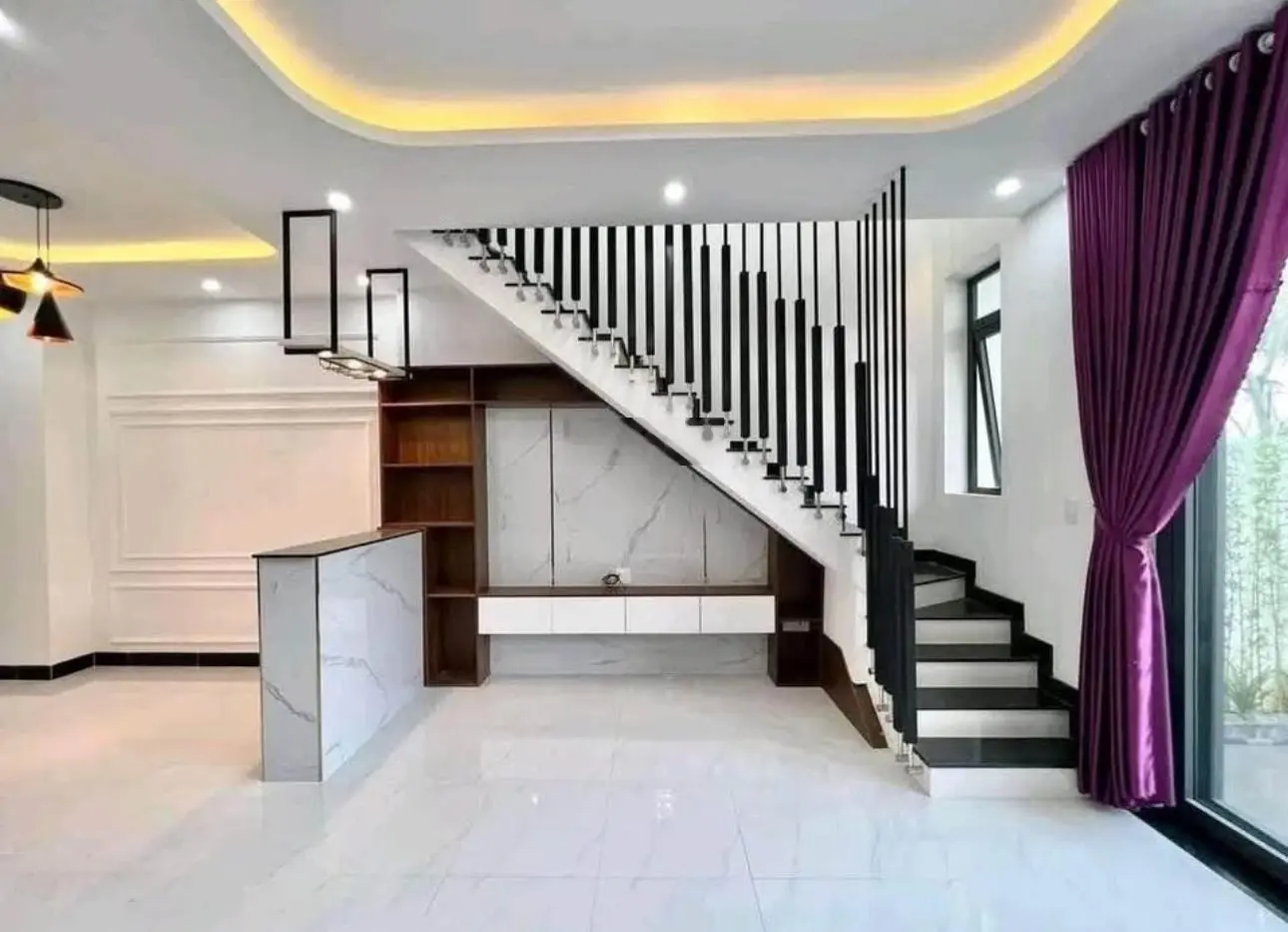 Sở hữu ngay căn nhà ngay chợ Bình Chánh giá rẻ. Sổ riêng. DT 80m2. MT 8m. Giá 1 tỷ 350