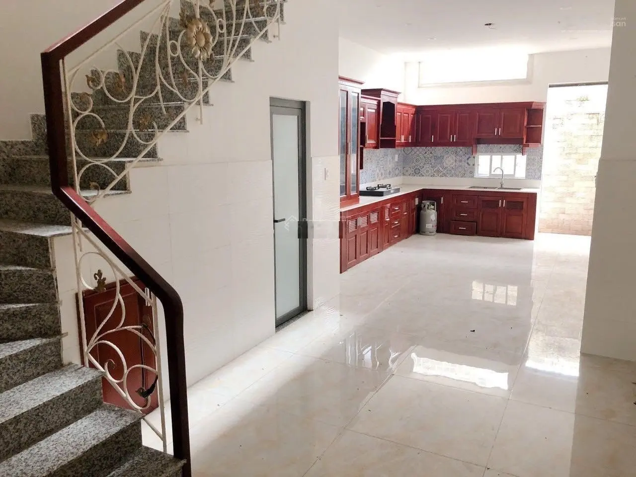 Hạ còn 11.7 tỷ.QUẬN 10 - NHÀ THÀNH THÁI 3 TẦNG ĐÚC BTCT - TRƯỚC NHÀ GẦN 5M