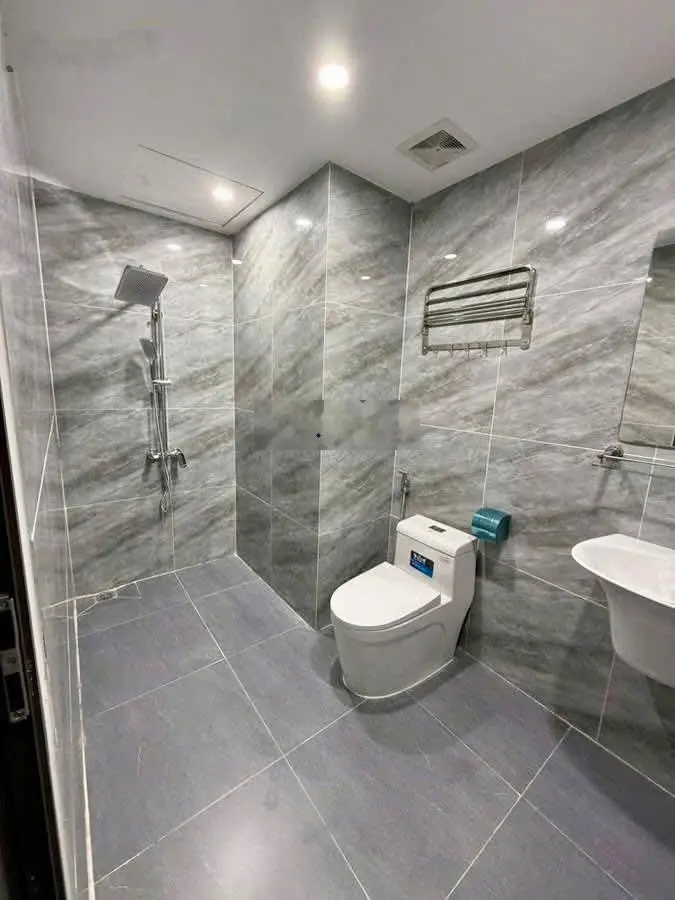 Hơn 5 tỷ, nhà 5 tầng Phố Bát Khối - Long Biên, ô tô đầu ngõ nhà, 70m ra mặt phố