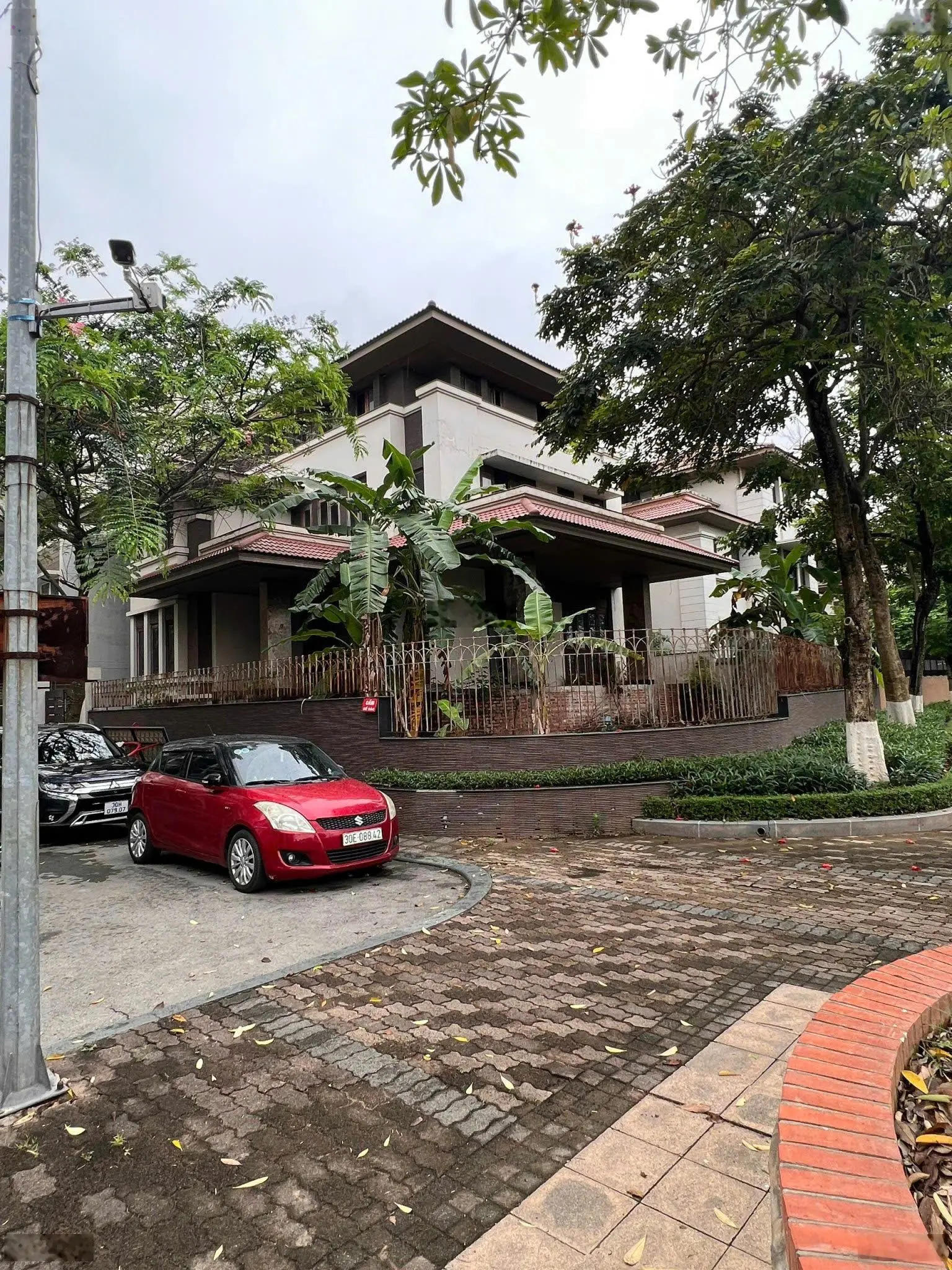Bán nhanh biệt thự góc An Hưng 335m2. View hồ, 1 hầm 3 tầng giá 6x tỷ