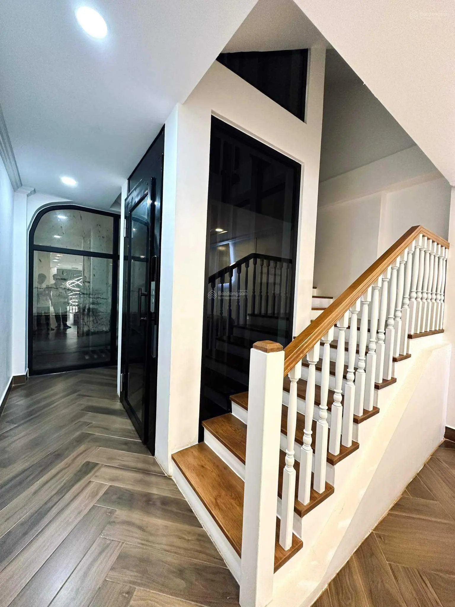 Bán gấp nhà! Hẻm xe hơi 6m. Hoàng Hoa Thám - Bình Thạnh. Ngang đẹp(5x23m)113,8m2. 2T + 4PN. 19,5tỷ