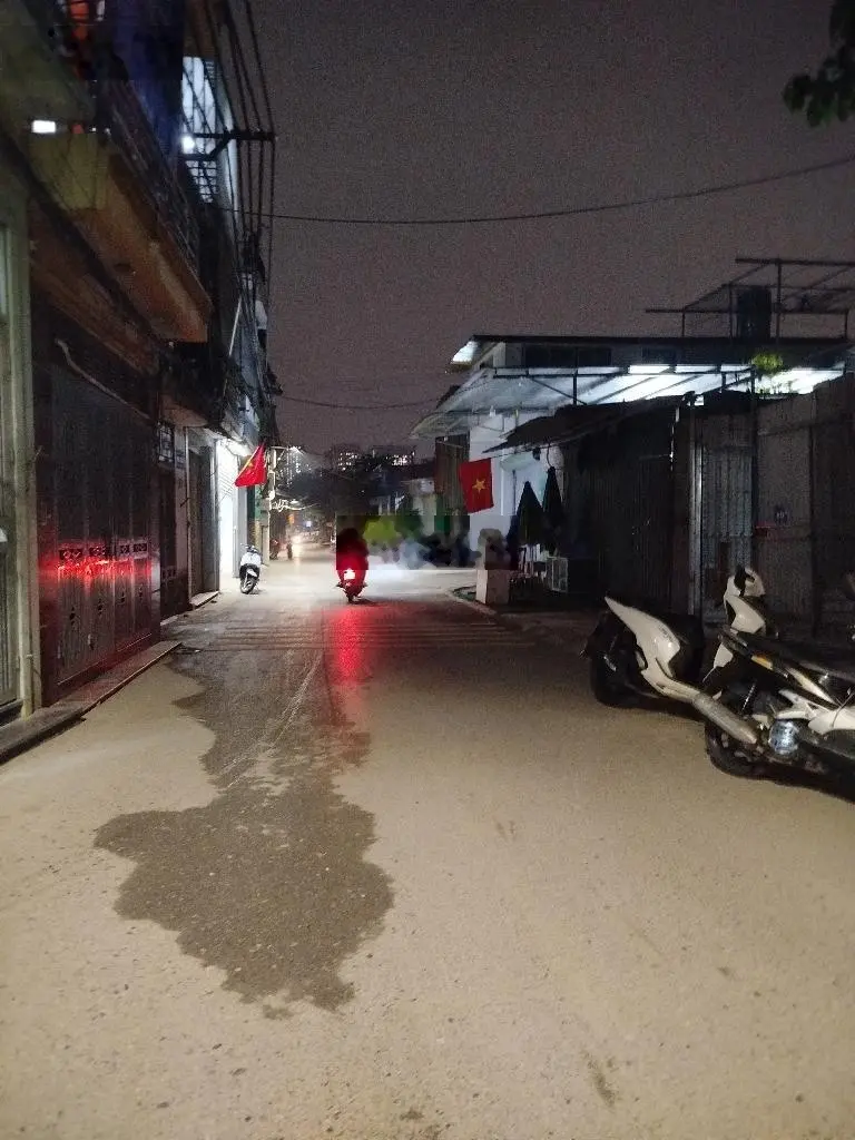 Bán 50m2 đất, sổ đỏ riêng, ngõ phố Vĩnh Hưng, giá 6.4 tỷ