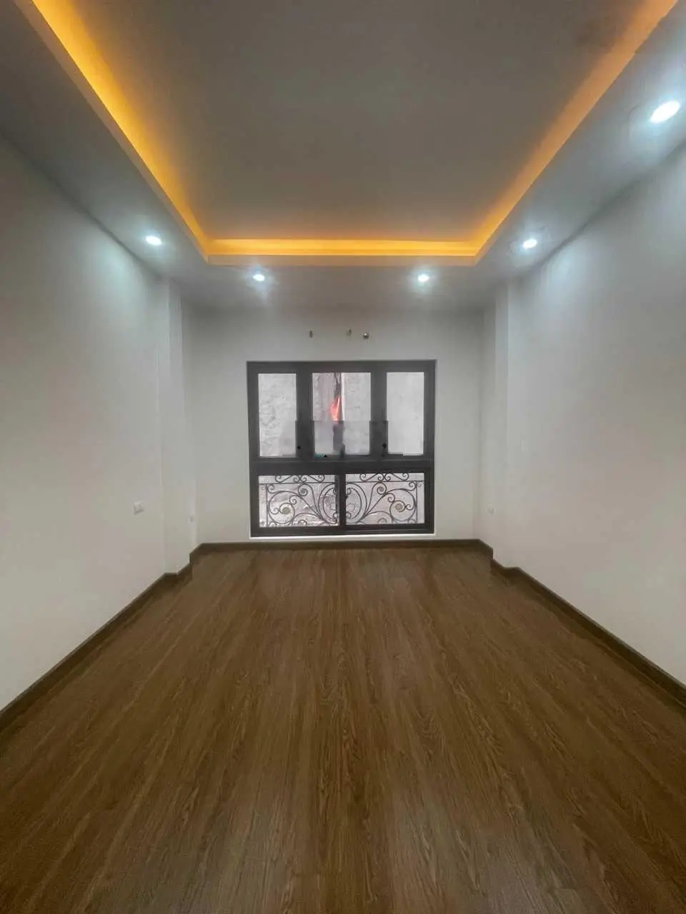 Chính chủ cần bán nhà riêng tại Hoàng Quốc Việt. DT 35m2. Xây 5 tầng thang máy. Gần ôtô. Giá 7.2tỷ