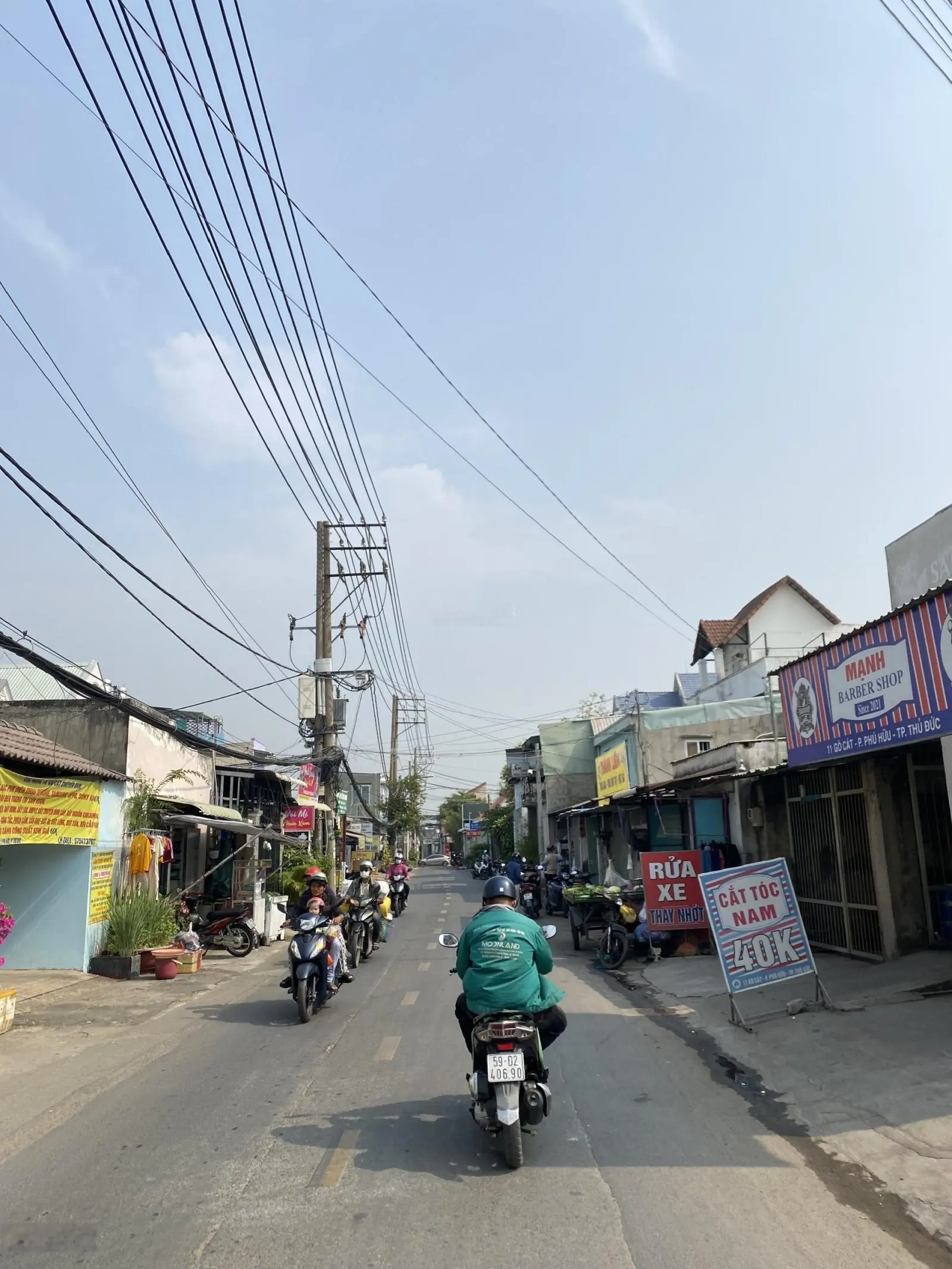 Bán nhà 3 tầng BTCT gần Nguyễn Duy Trinh, 4PN Master, xe hơi đậu trước nhà, giá chỉ 4.9 tỷ