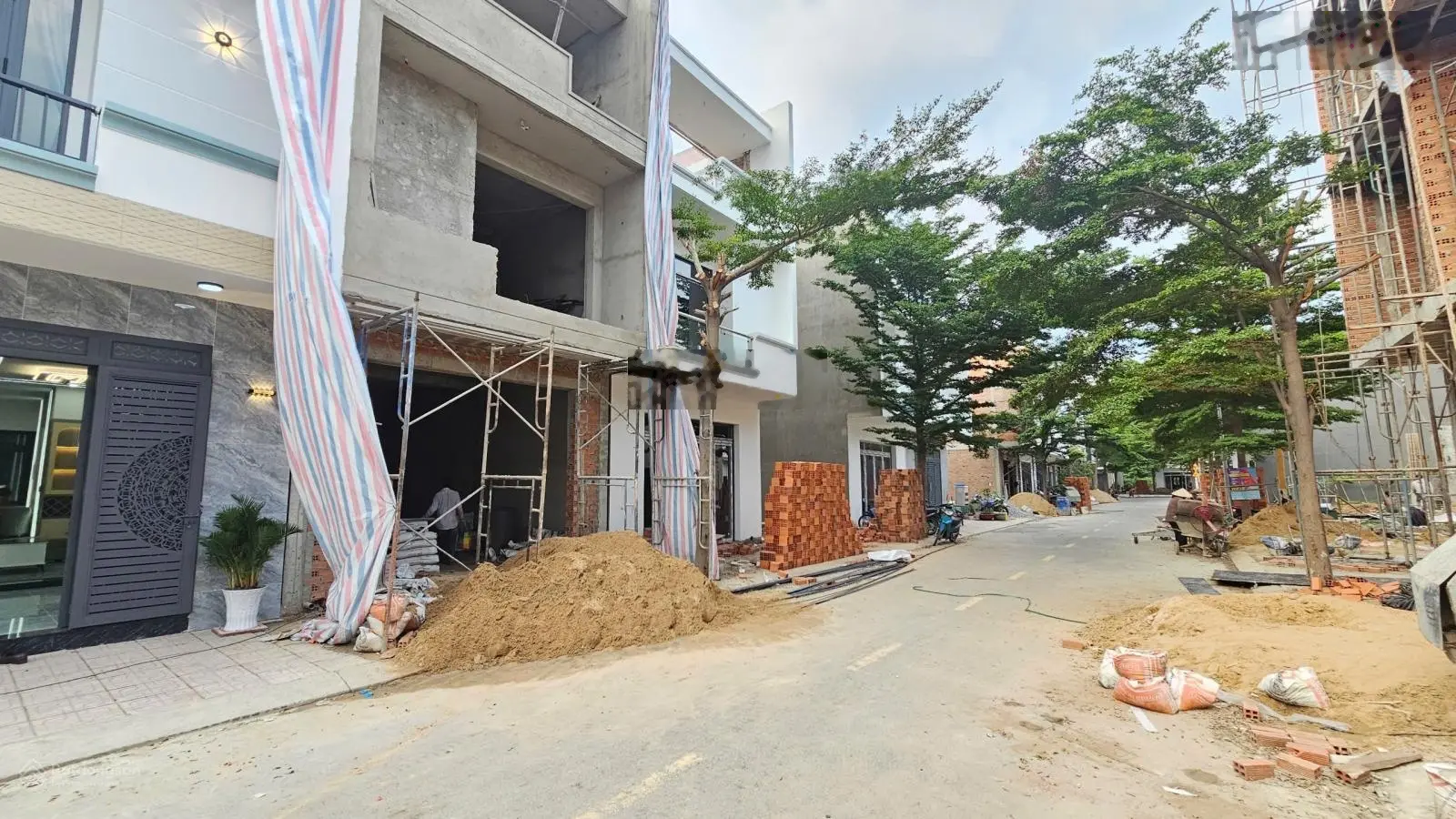 Nhà hoàn công KDC đồng bộ, cách DT743 chỉ 300 m. Đường 12m thông