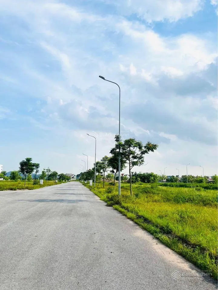 2.3x tỷ - làn 2 đường 48m TP Bắc Giang