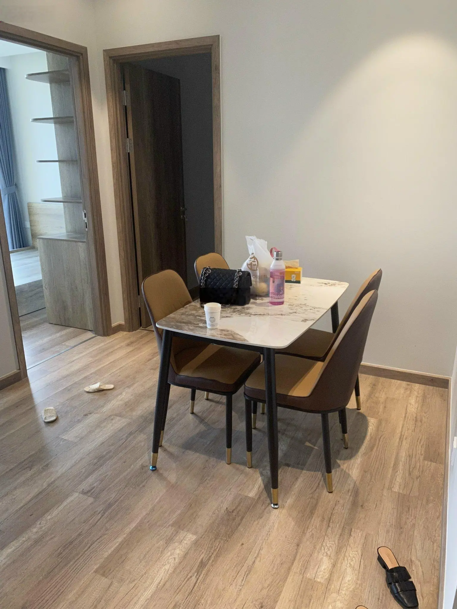 Căn hộ 2 Phòng ngủ 2WC 58m2 Landmark KĐT Ecopark, full nội thất 3tỷ750 tặng voucher tắm khoáng