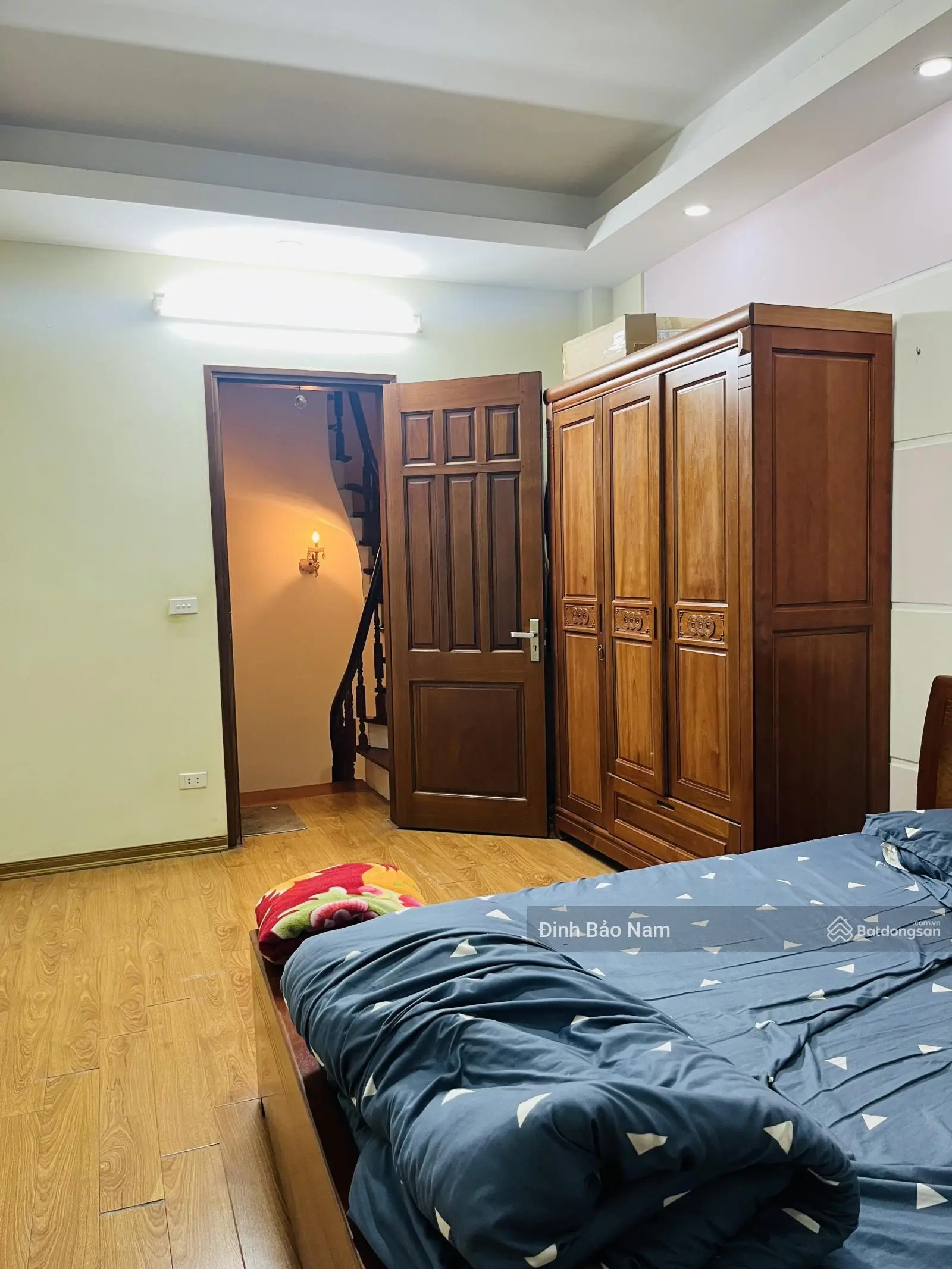 Trung tâm Cầu Giấy 30m2 5 tầng MT 3.42m giá 7.3 tỷ, ngõ ba gác sổ đỏ vuông đẹp dân cư thân thiện