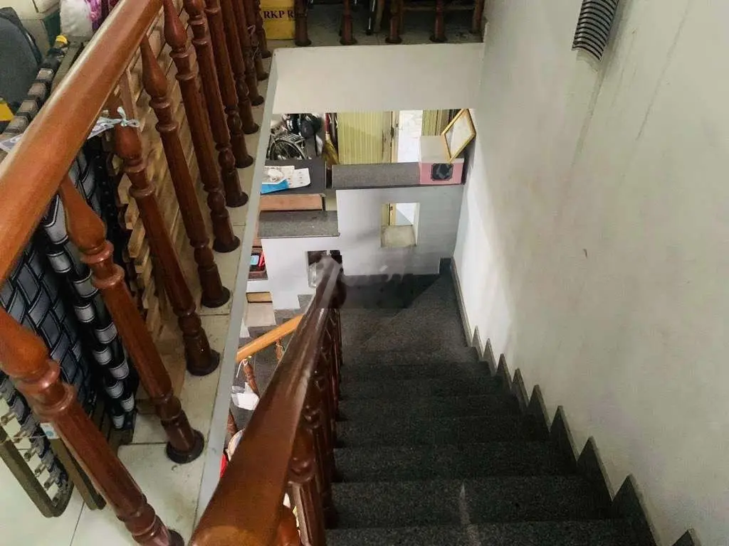 Bán gấp nhà căn góc Nguyễn Quý Đức, 2 tầng dọn vào ở ngay