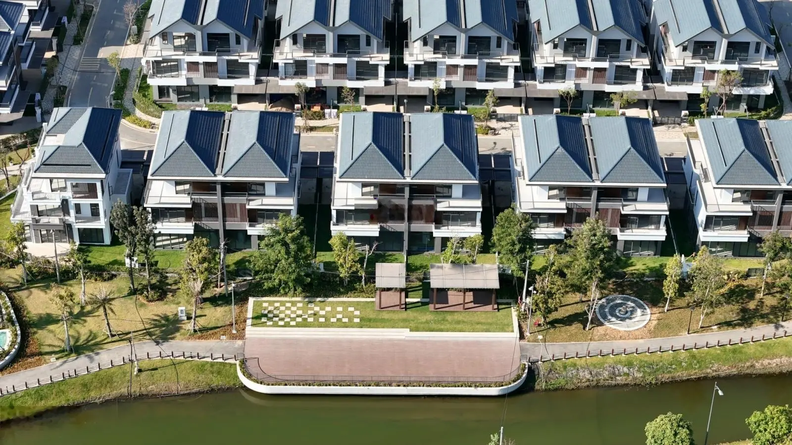 Biệt thự song lập 10x20 Infinity view trực hiện hồ, sát bên hồ bơi và căn đơn lập đẹp nhất dự án
