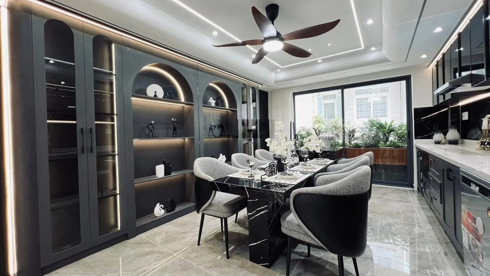 Nhà đẹp Giá Ngộp khu dân cư an ninh Đ.Lê Quốc Hưng P.12 Quận 4 Giá 4tỷ560/75m2(5x15m) Sổ sẵn