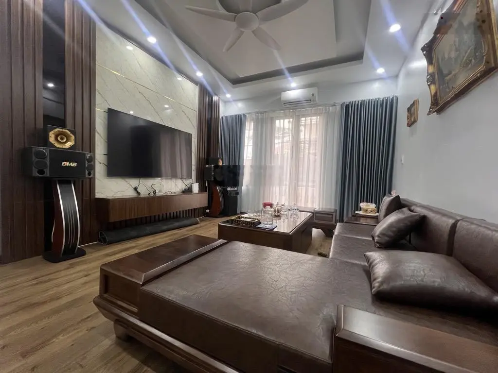 Bán nhà - kim mã - ba đình -30m ra phố-mặt ngõ thông - full nội thất - nhà đẹp ở ngay