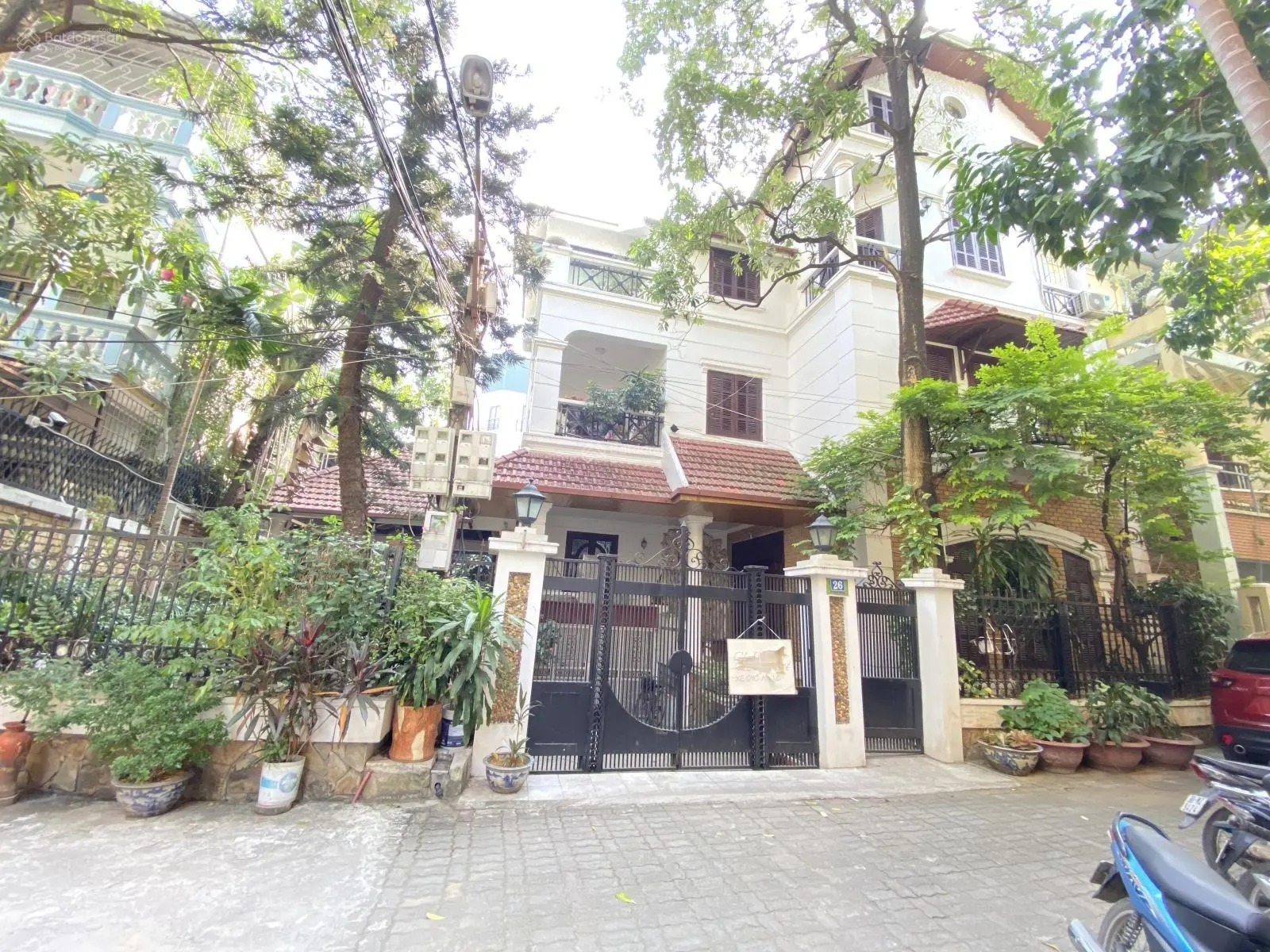 Biệt thự siêu víp dịch vọng, giá rẻ, ôtô, phân lô, 4 tầng, 270m2, mt20 - 65tỷ
