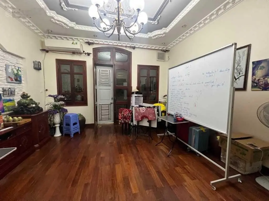 Bán nhà đẹp mặt phố Vũ Phạm Hàm kinh doanh sầm uất, sát Trung Hòa, 70m2 5 tầng, mặt tiền 5m, 31 tỷ