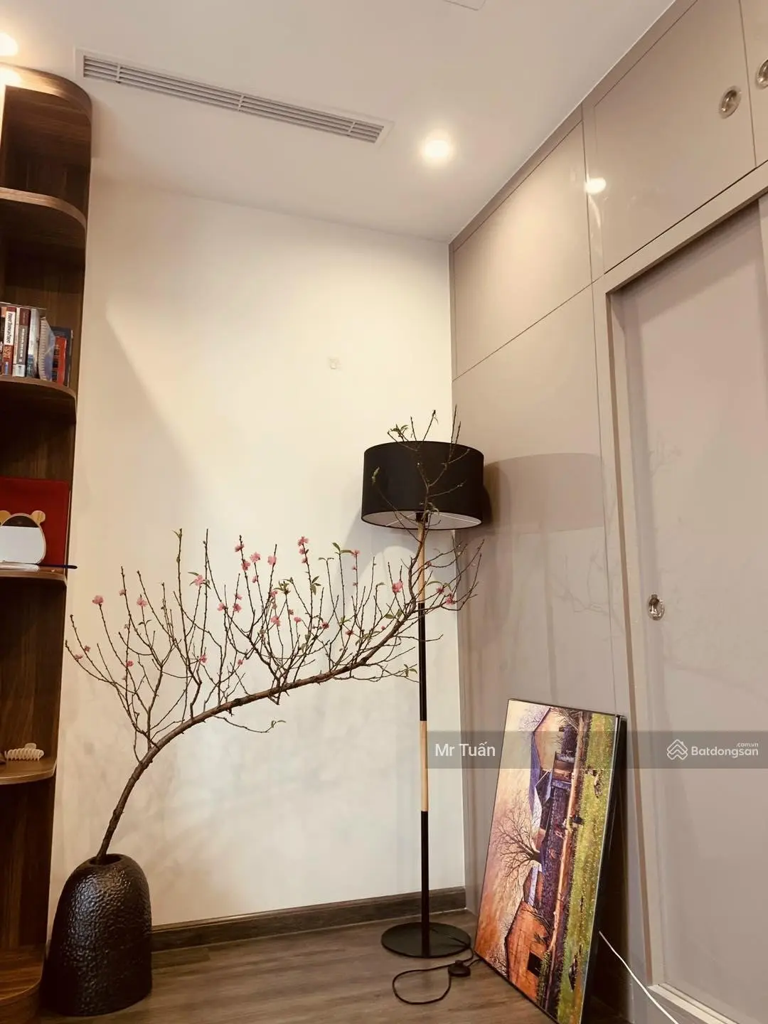 Bán gấp căn hộ Studio 25m2 TonKin1 full đồ nội thất đẹp. Giá 1.97 tỷ. LH Tuấn 0392 969 ***