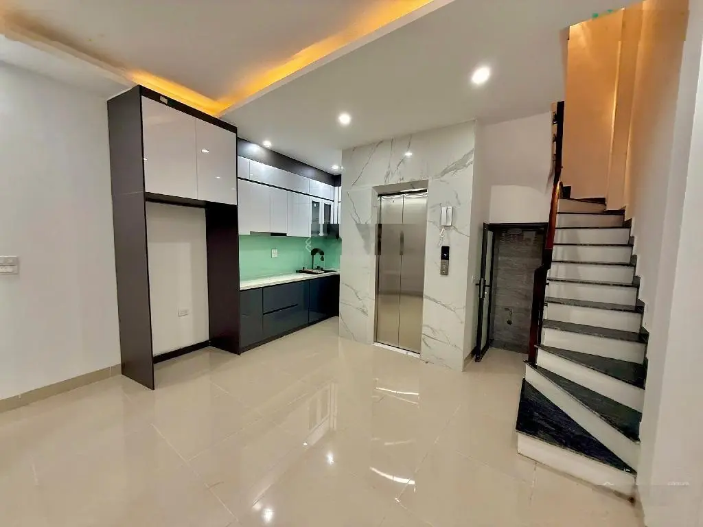 Nhà Đẹp. Full Nội Thất. 6 Tầng Thang Máy. SĐCC. Đội Cấn Ba Đình.