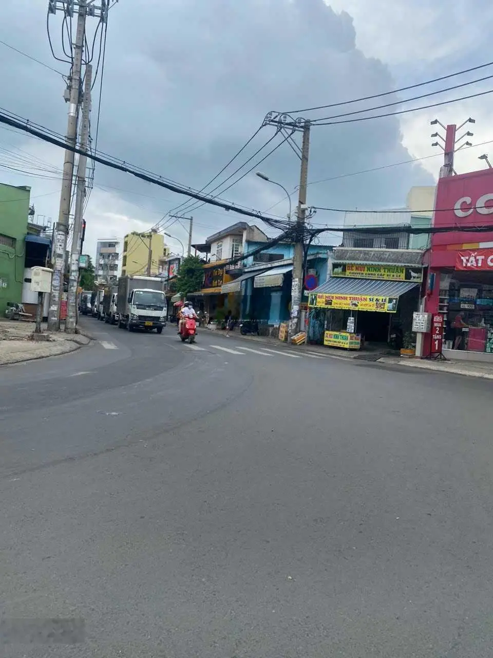 Bán nhà 2 lầu, hẻm 1/ ngay chợ Lê Đình Cẩn, P. Tân Tạo, Bình Tân - Giá nhỉnh hơn 2 tỷ