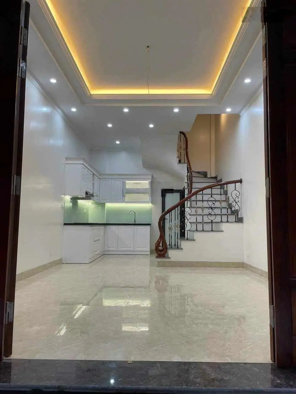 Bán nhà bán đảo Linh Đàm Hoàng Liệt Hoàng Mai .HN 37M X 5 tầng ô tô đỗ cửa LH0983 860 ***