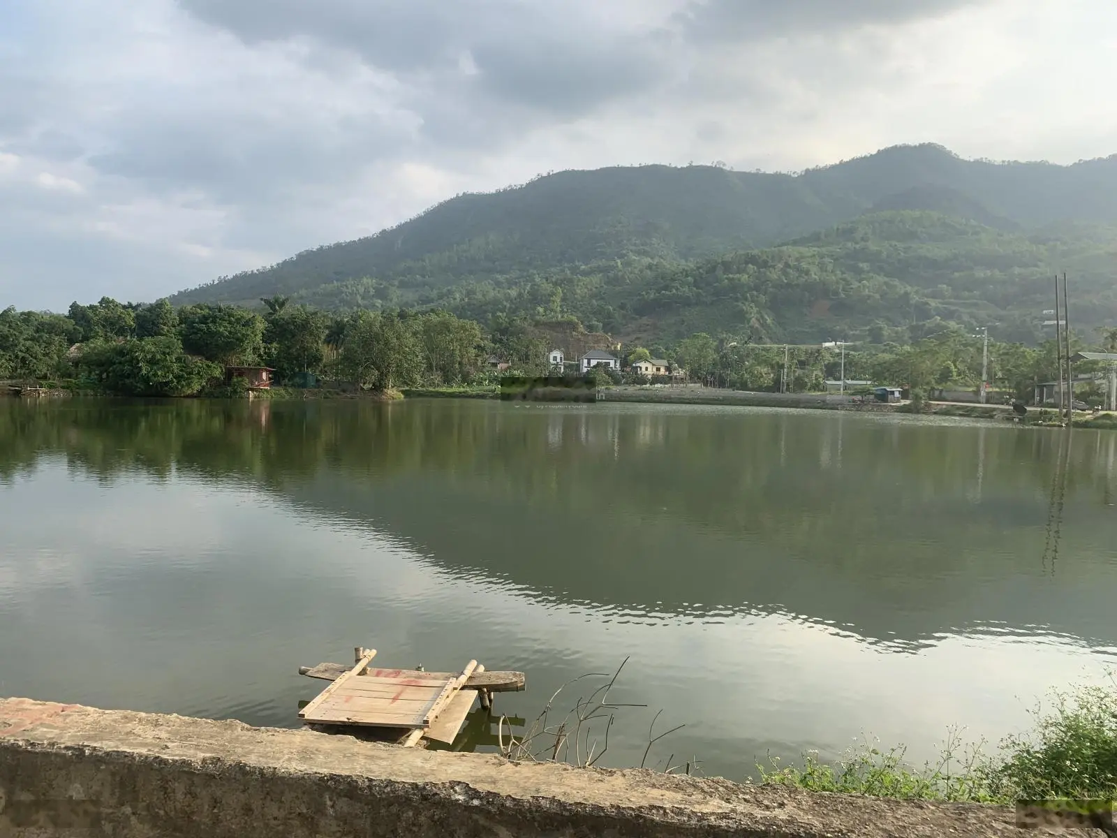 [ SIÊU PHẨM VIEW HỒ ] Diện tích 90m2 full thổ. Giá nhỉnh 3tỷ6( có thương lượng ). Gần trường ĐHQG.